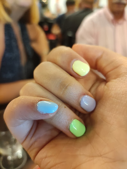Hello Nails